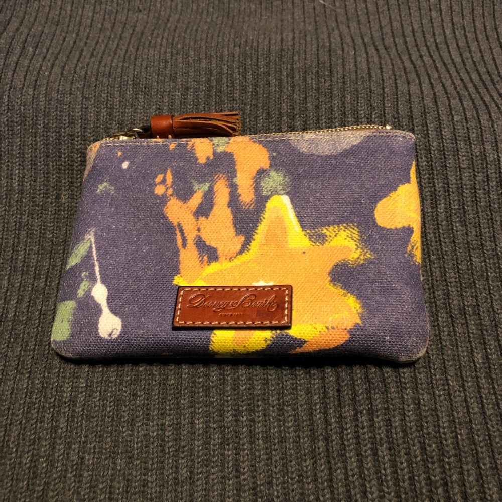 EUC Dooney & Bourke zippered coin purse